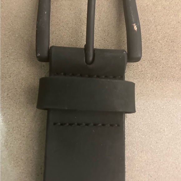 Belt Elegant Black Leather Belt with Minimalist Design-Fabulous 32 - Picture 3 of 9